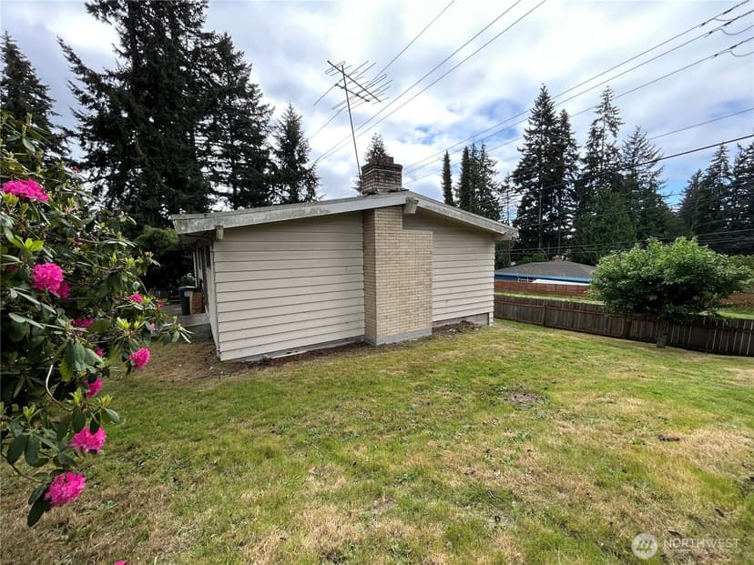 Property photo for 11718 5th Avenue NE, Seattle photo 27