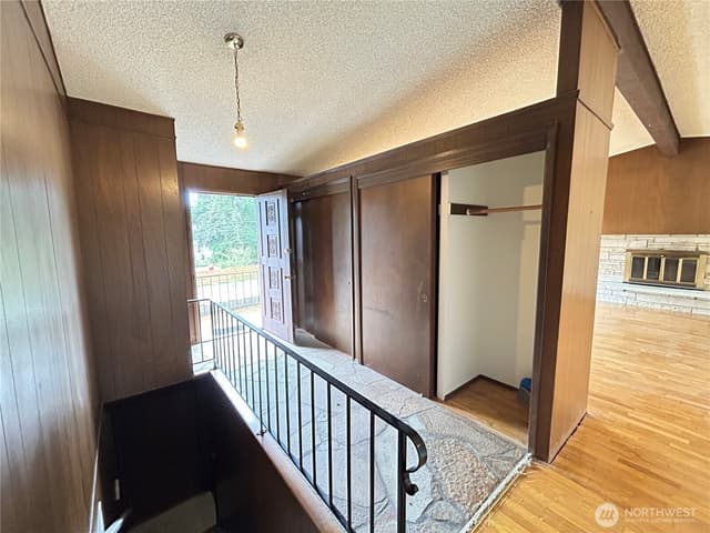 Property photo for 11718 5th Avenue NE, Seattle photo 4