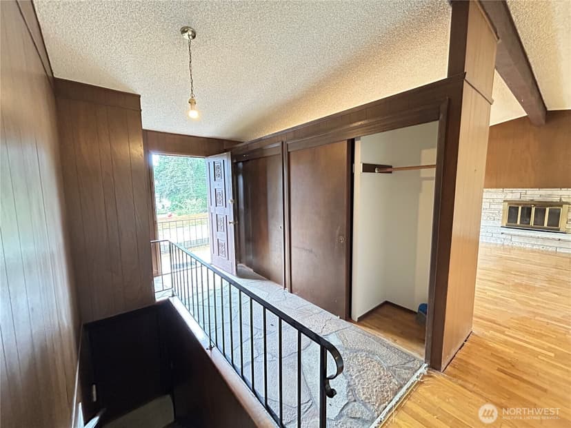 Property photo for 11718 5th Avenue NE, Seattle photo 4