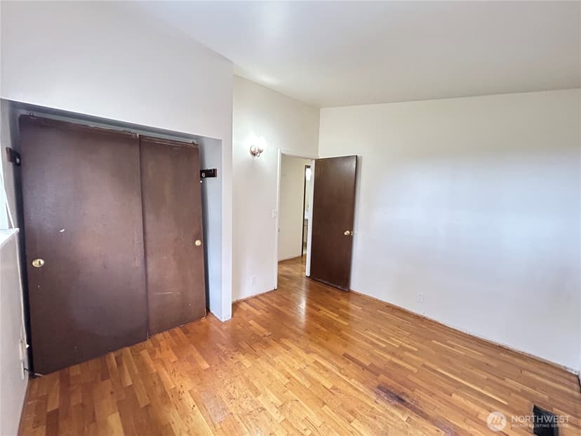 Property photo for 11718 5th Avenue NE, Seattle photo 10