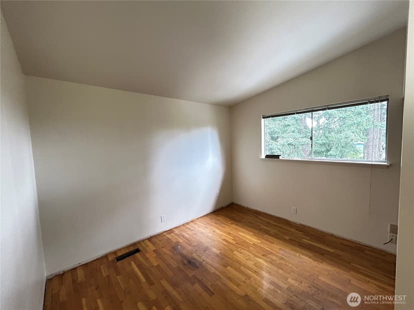 Property photo for 11718 5th Avenue NE, Seattle photo 9