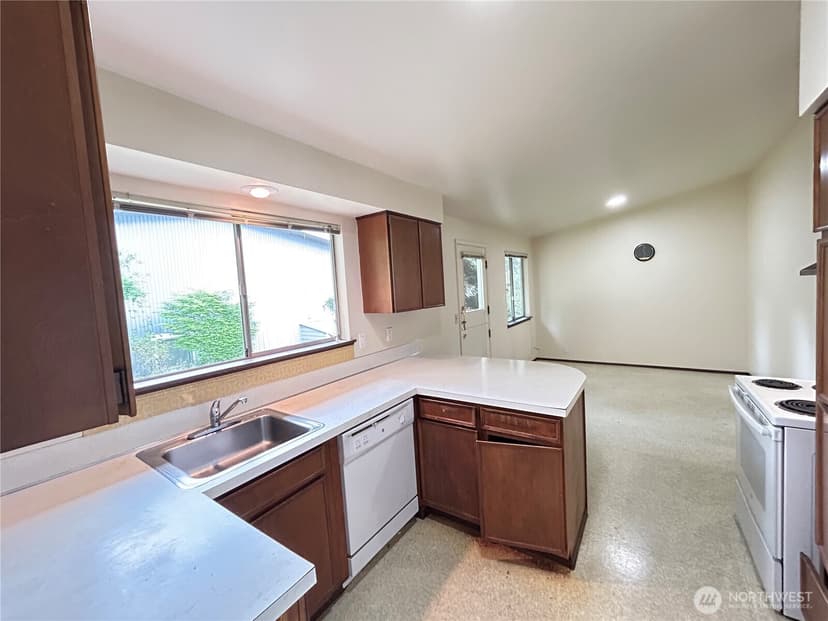 Property photo for 11718 5th Avenue NE, Seattle photo 5