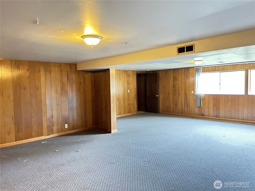 Property photo for 11718 5th Avenue NE, Seattle photo 19