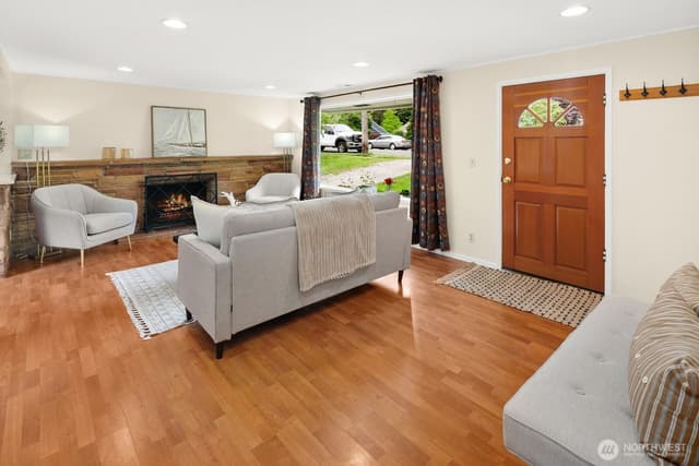Property photo for 16511 22nd Avenue NE, Shoreline photo 5