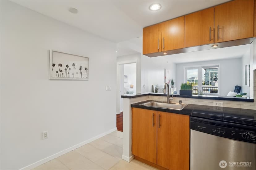 Property photo for 2721 1st Avenue #906, Seattle photo 13