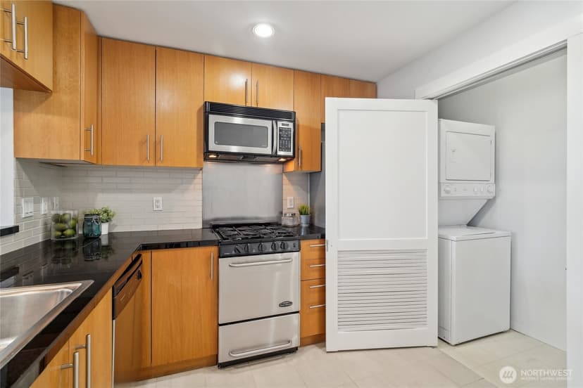 Property photo for 2721 1st Avenue #906, Seattle photo 15