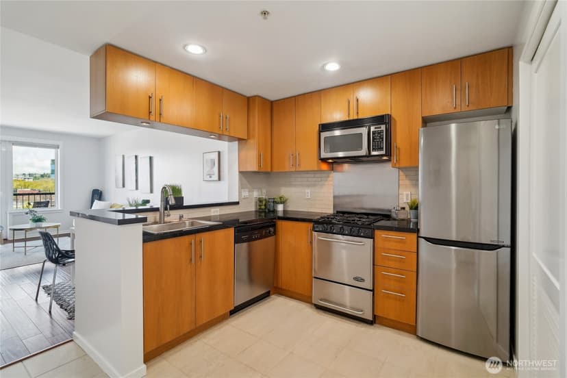 Property photo for 2721 1st Avenue #906, Seattle photo 12