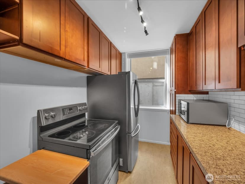 Property photo for 7 Harrison Street #17, Seattle photo 9