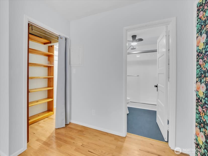 Property photo for 7 Harrison Street #17, Seattle photo 11