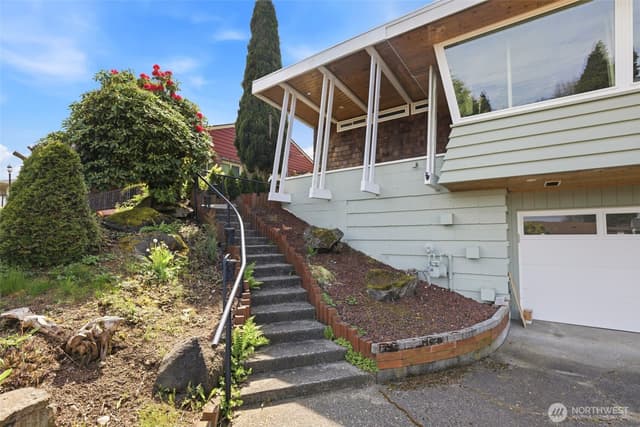 Property photo for 4826 Delaware Avenue, Everett photo 2