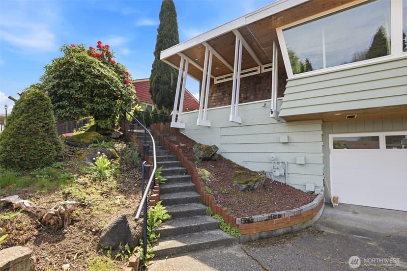 Property photo for 4826 Delaware Avenue, Everett photo 2