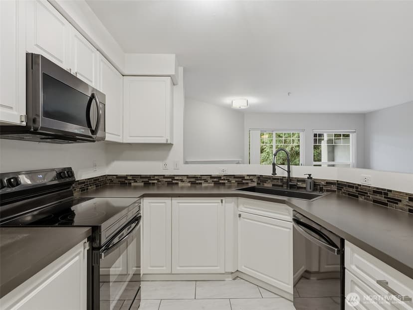 Property photo for 18501 SE Newport Way #H136, Issaquah photo 7