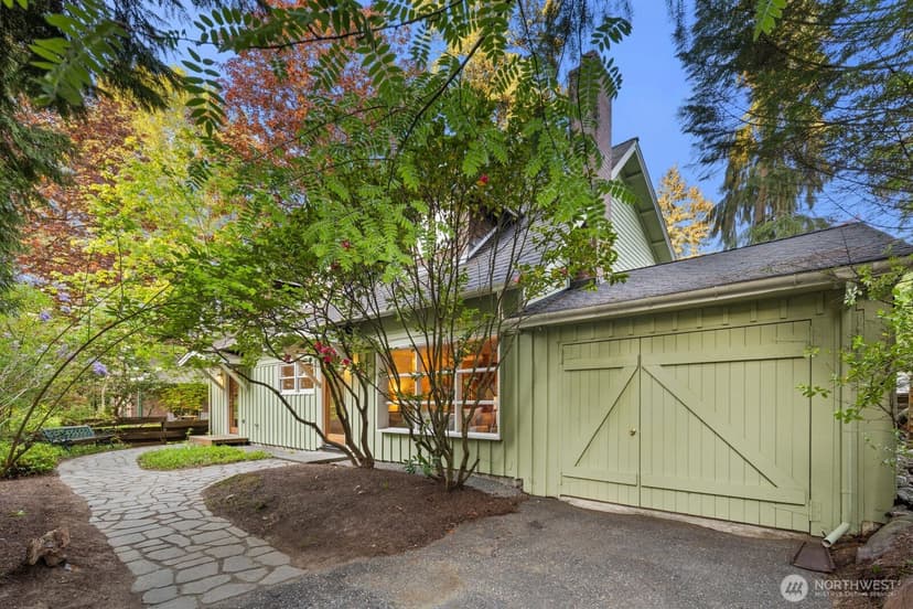 Property photo for 12746 10th Avenue NE, Seattle photo 2