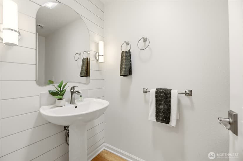 Property photo for 10310 117th Place NE, Kirkland photo 14