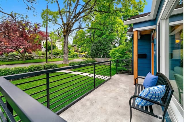 Property photo for 5232 38th Avenue NE, Seattle photo 3