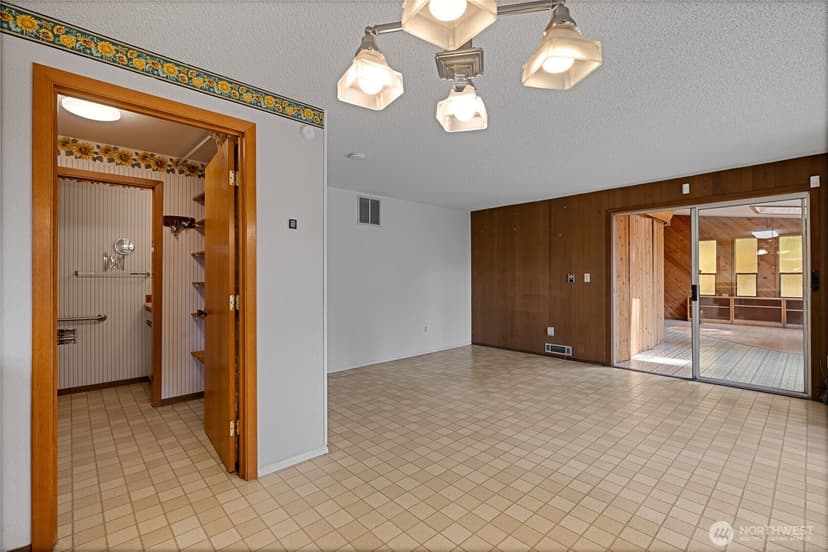 Property photo for 6323 89th Avenue W, University Place photo 12