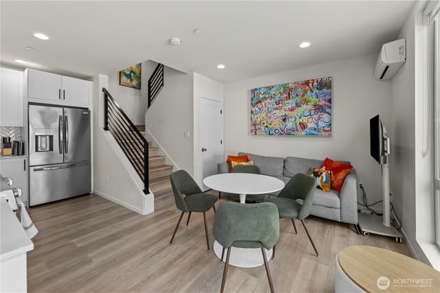 Property photo for 1118 16th Avenue #A, Seattle photo 2