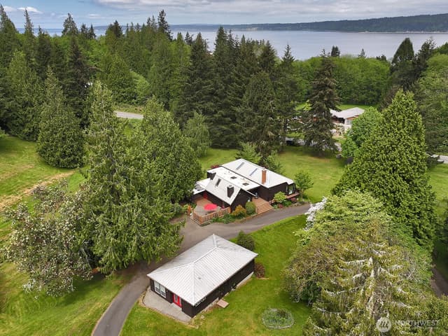 Property photo for 961 Sandy Point Road, Langley photo 3