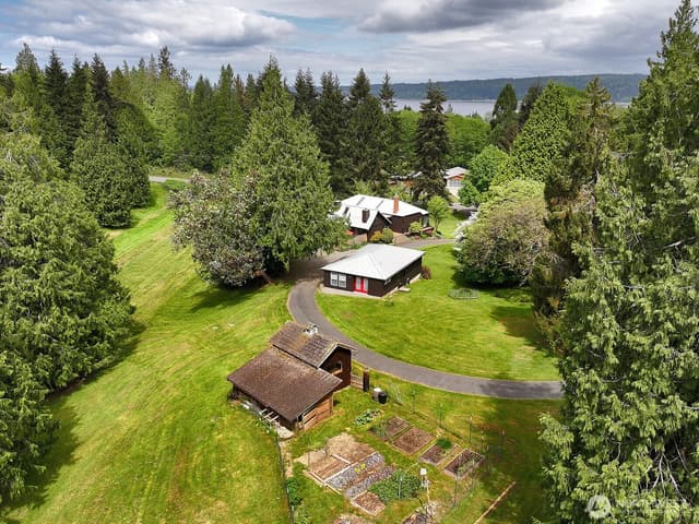 Property photo for 961 Sandy Point Road, Langley photo 5