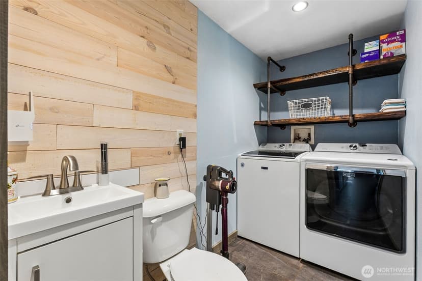 Property photo for 10402 Douglas Drive SW, Lakewood photo 10