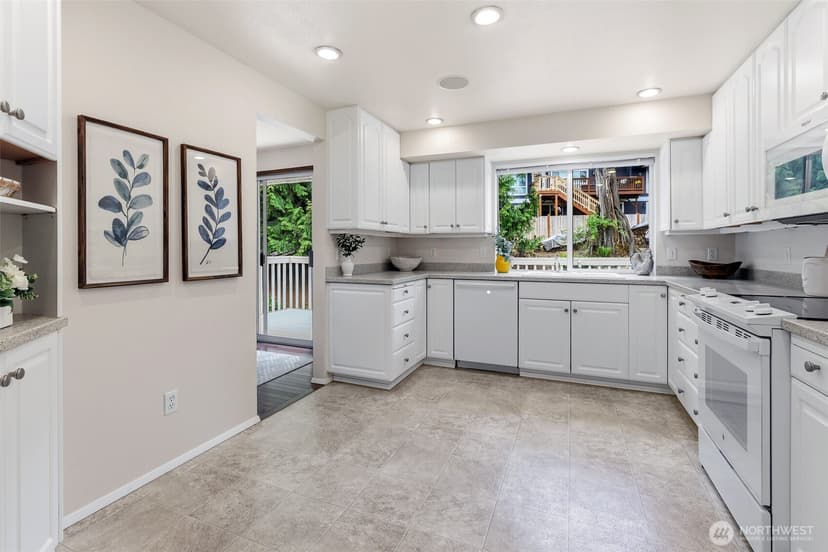 Property photo for 155 Capella Drive NW, Issaquah photo 8