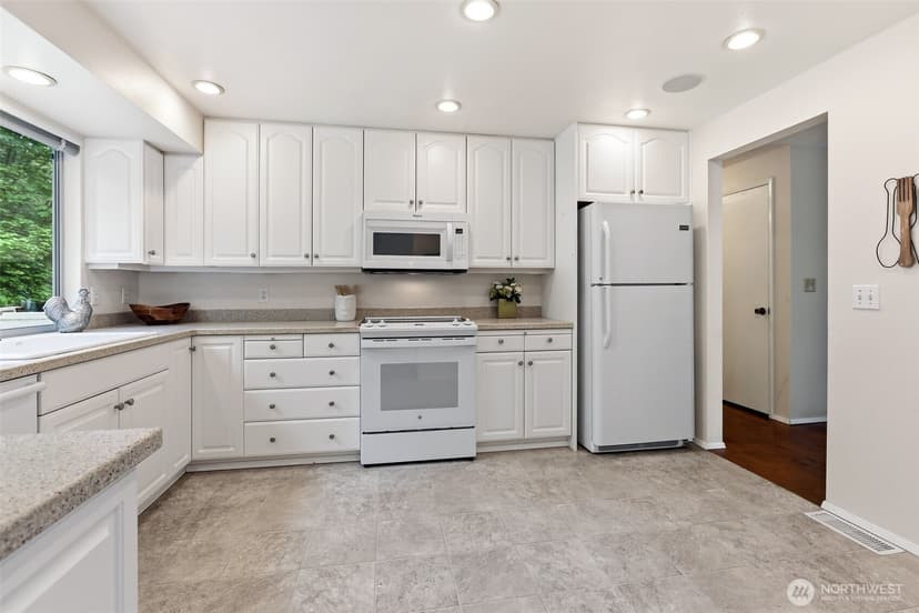 Property photo for 155 Capella Drive NW, Issaquah photo 7