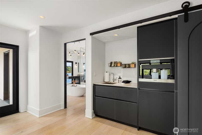 Property photo for 9205 SE Shoreland Drive, Bellevue photo 17