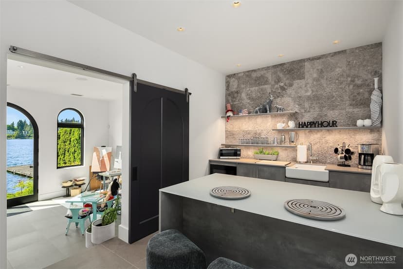 Property photo for 9205 SE Shoreland Drive, Bellevue photo 27