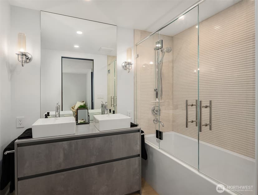 Property photo for 9205 SE Shoreland Drive, Bellevue photo 24