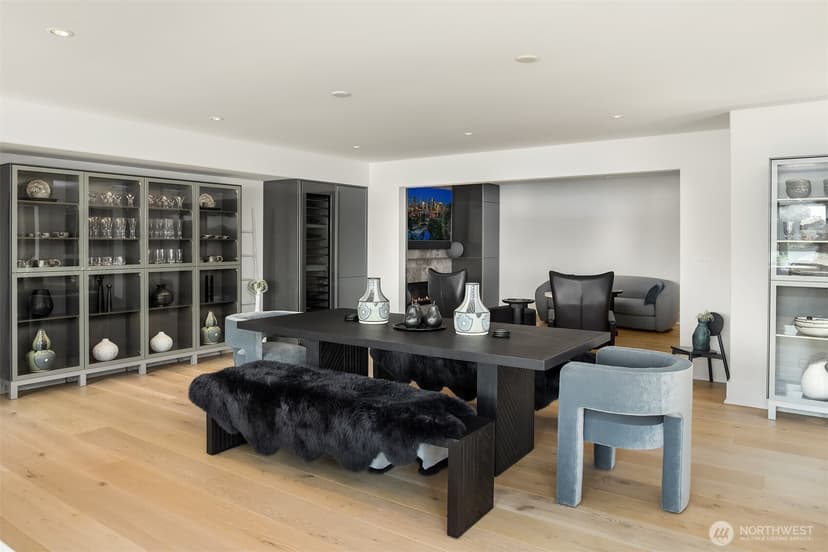 Property photo for 9205 SE Shoreland Drive, Bellevue photo 12