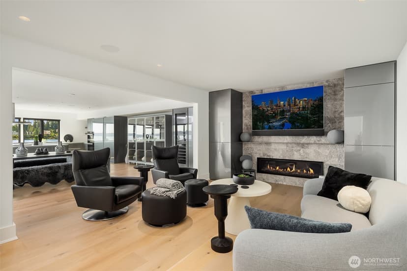 Property photo for 9205 SE Shoreland Drive, Bellevue photo 11