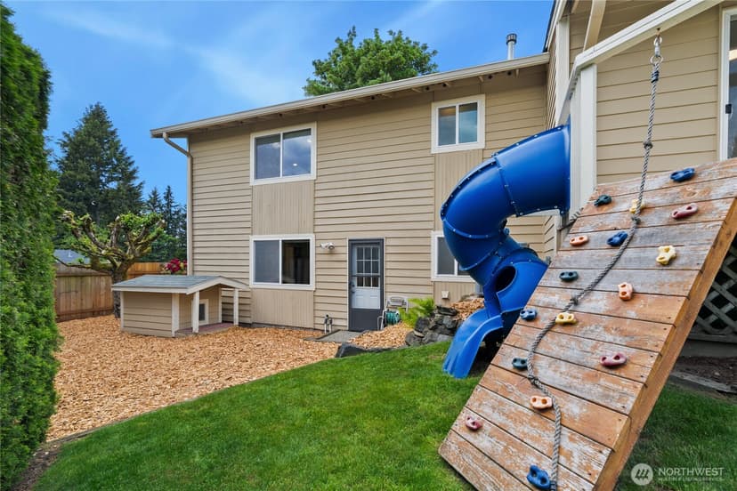 Property photo for 2017 Jones Circle SE, Renton photo 33