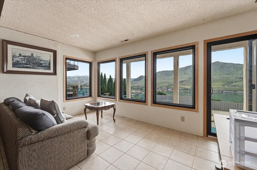 Property photo for 820 W Golf Course Drive, Chelan photo 6
