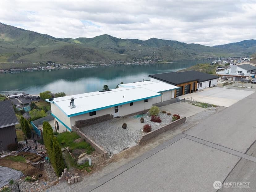 Property photo for 820 W Golf Course Drive, Chelan photo 2