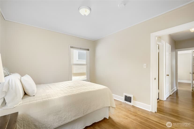 Property photo for 5755 25th Avenue NE, Seattle photo 19