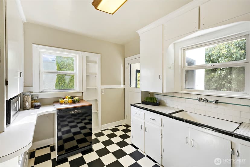Property photo for 5755 25th Avenue NE, Seattle photo 14