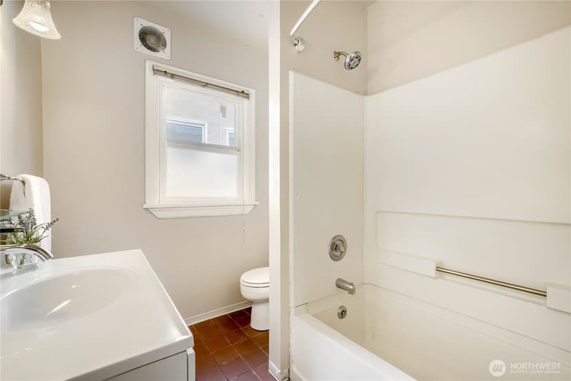 Property photo for 5755 25th Avenue NE, Seattle photo 21