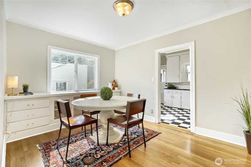 Property photo for 5755 25th Avenue NE, Seattle photo 9