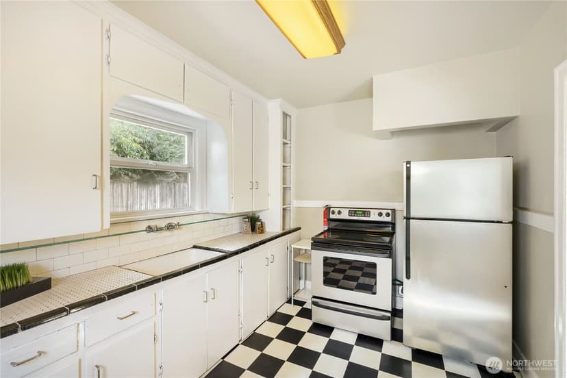 Property photo for 5755 25th Avenue NE, Seattle photo 12