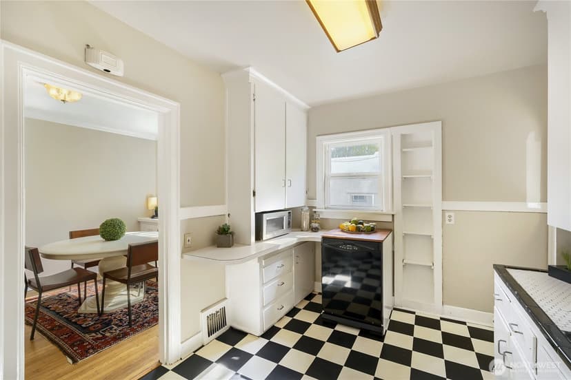 Property photo for 5755 25th Avenue NE, Seattle photo 11
