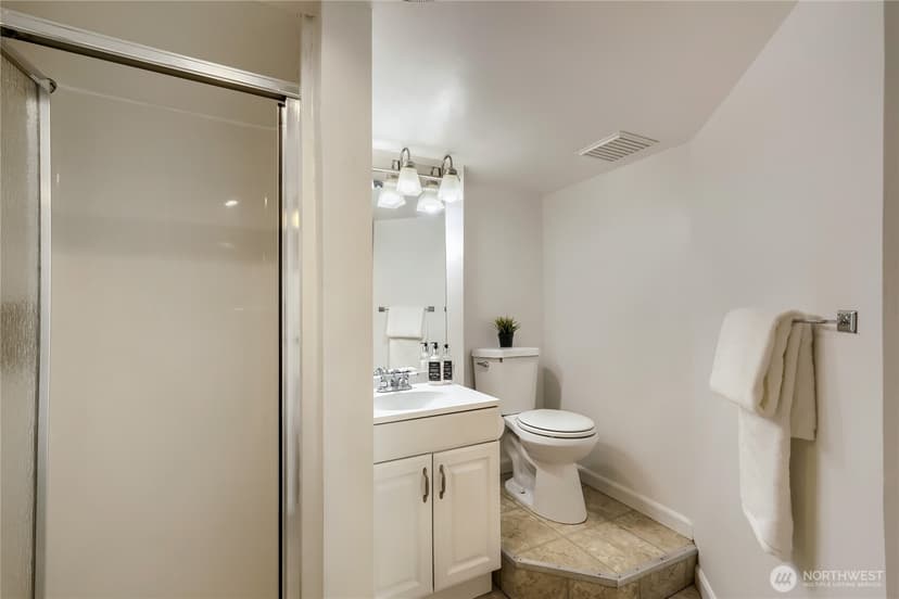 Property photo for 5755 25th Avenue NE, Seattle photo 33