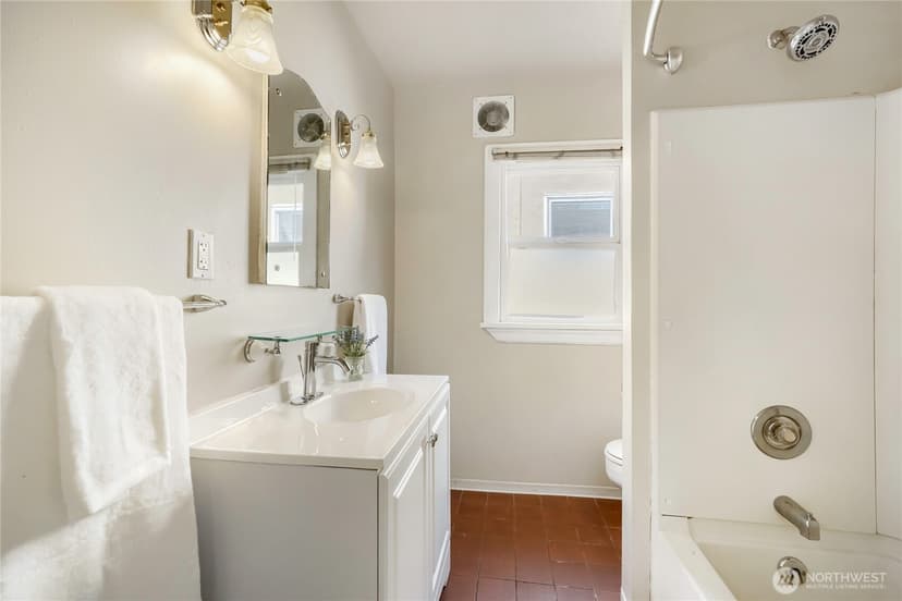 Property photo for 5755 25th Avenue NE, Seattle photo 20