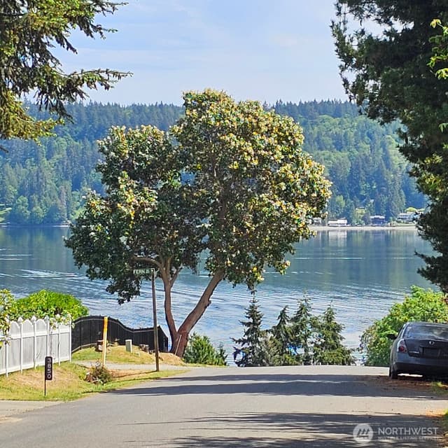 Property photo for 3827 Roosevelt Street NE, Bremerton photo 4