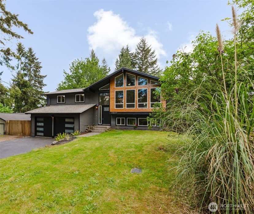 Property photo for 3827 Roosevelt Street NE, Bremerton photo 2