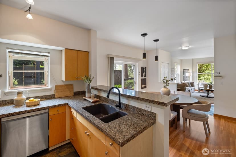 Property photo for 1501 Cherrylane Avenue S #1501, Seattle photo 12
