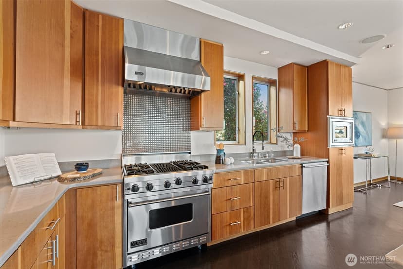 Property photo for 2506 N 38th Street, Seattle photo 11