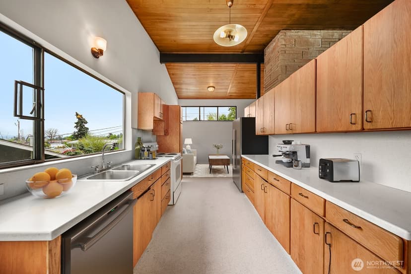 Property photo for 2512 S Raymond Street, Seattle photo 6