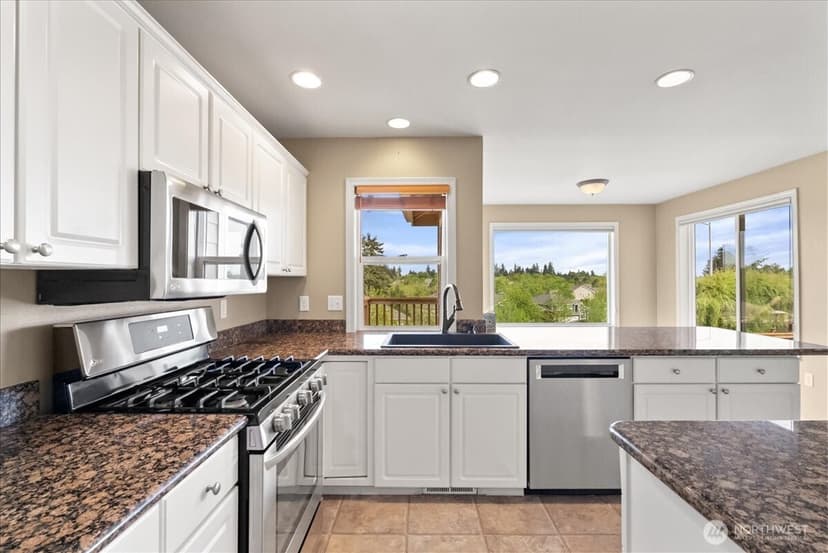 Property photo for 5131 Chinook Drive NE, Tacoma photo 10
