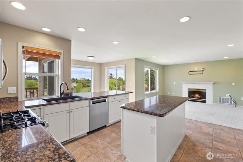 Property photo for 5131 Chinook Drive NE, Tacoma photo 8
