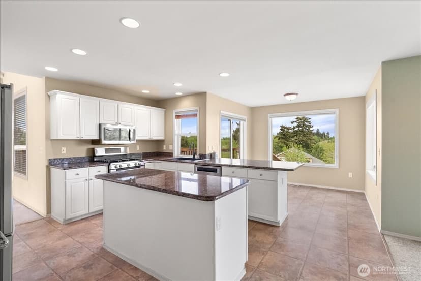 Property photo for 5131 Chinook Drive NE, Tacoma photo 11